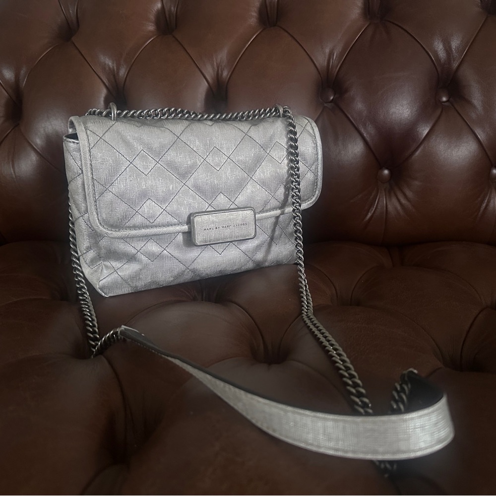 Marc Jacobs Silver Quilted Leather Crossbody Bag Metallic Chain Designer - Picture 9 of 9